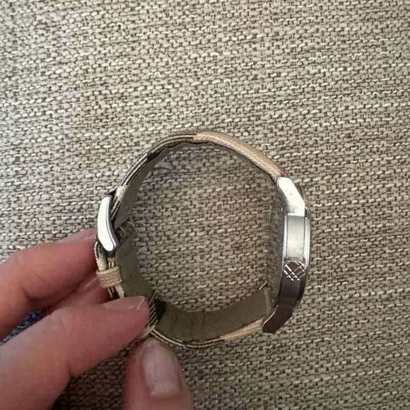 Burberry Heritage Nova Check 38mm Women's Watch - Authentic. - Picture 4 of 15